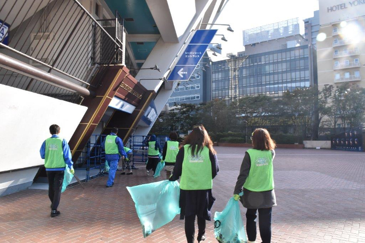 清掃活動　横浜スタジアム