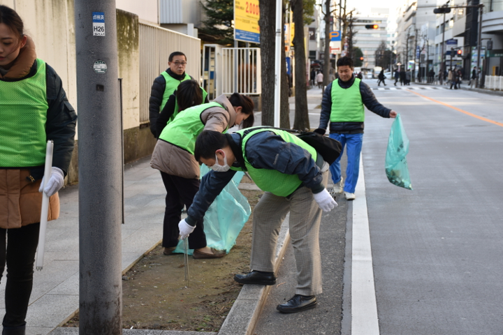 第101回清掃活動　横浜駅西口　ごみ拾い