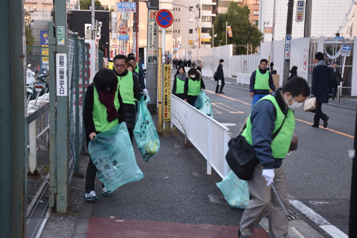 第101回清掃活動　横浜駅西口　ごみ拾い